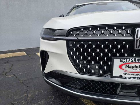 Used 2024 Lincoln Nautilus Premier image 2