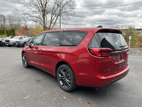 New 2026 Chrysler Pacifica Select AWD/4WD image 9