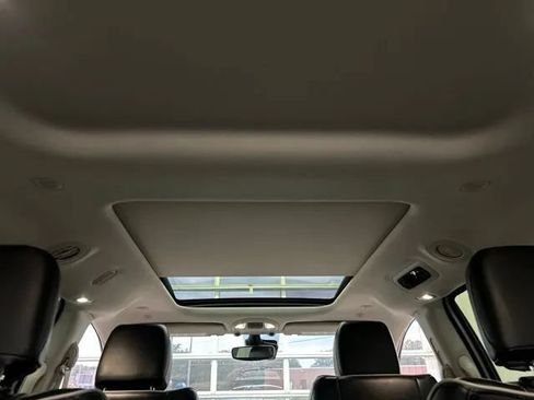 Used 2024 Chrysler Pacifica Limited FWD image 18