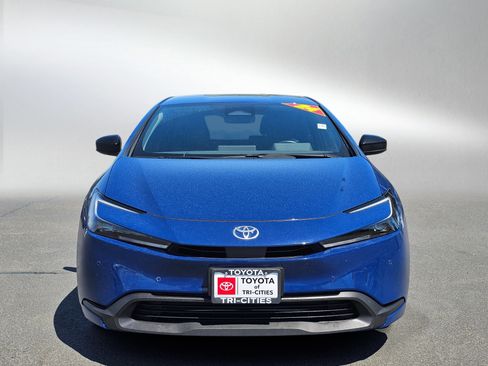 Used 2024 Toyota Prius LE AWD/4WD image 8