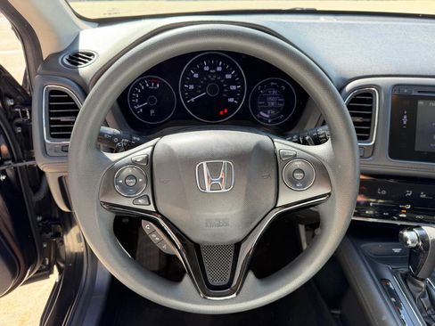 Used 2018 Honda HR-V EX image 11