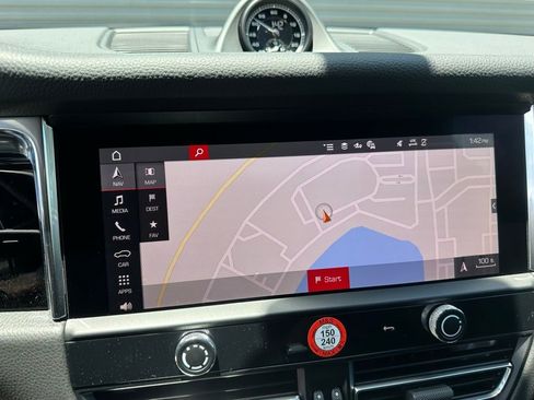 Certified 2025 Porsche Macan Turbo image 26