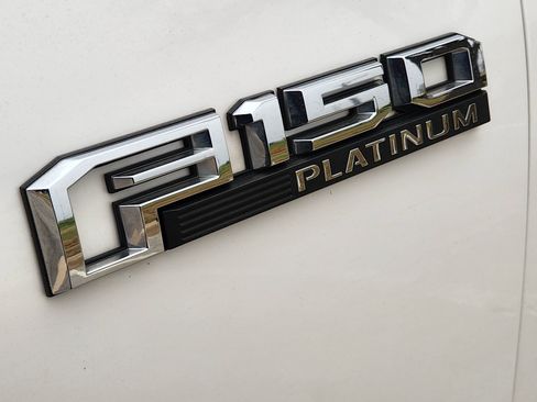 Used 2017 Ford F150 Platinum w/ Equipment Group 701A Luxury image 11