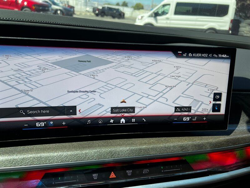 Used 2024 BMW i7 M70 AWD/4WD image 41