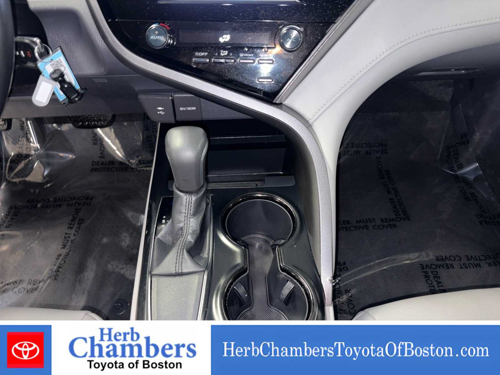Used 2019 Toyota Camry SE FWD image 15