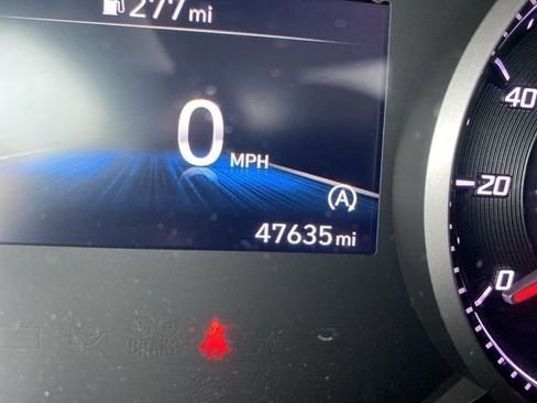 Used 2023 Hyundai Santa Fe SEL image 2