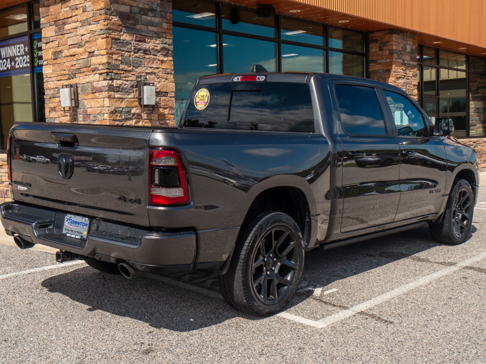 Used 2023 RAM 1500 Laramie AWD/4WD image 3