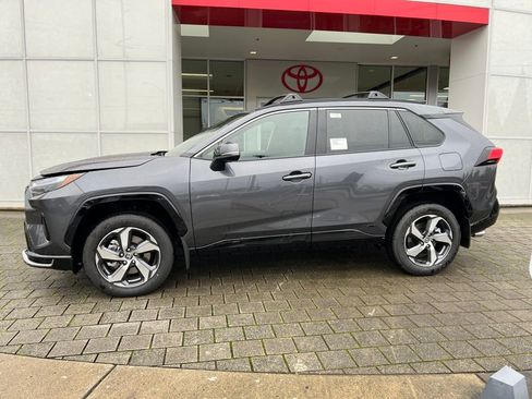 New 2025 Toyota RAV4 SE image 2