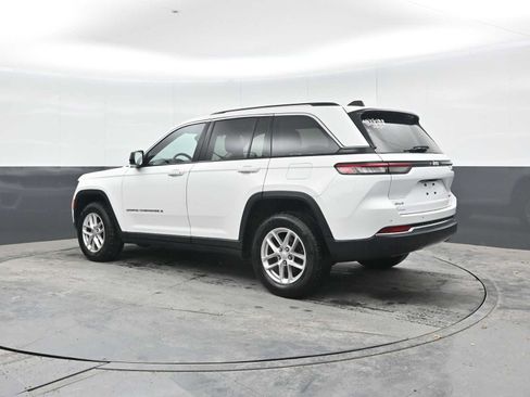 Used 2023 Jeep Grand Cherokee Laredo AWD/4WD image 2