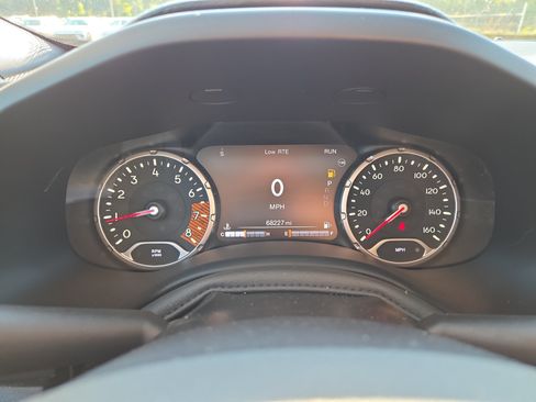 Used 2023 Jeep Renegade Latitude AWD/4WD image 13