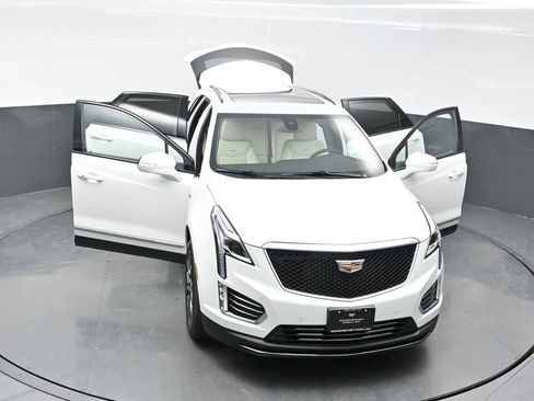 New 2025 Cadillac XT5 Sportv w/ LPO, Floor Liner Package image 34