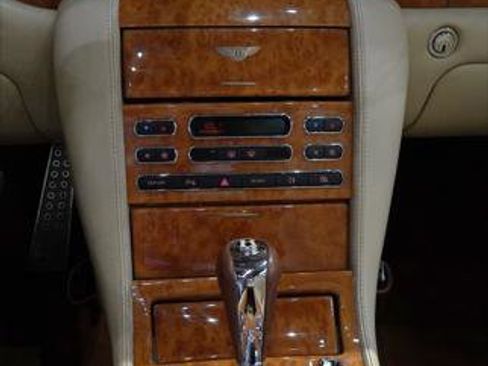 Used 2008 Bentley Azure image 21