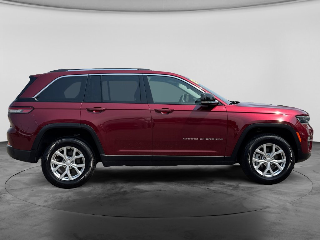 Used 2023 Jeep Grand Cherokee Limited AWD/4WD image 11
