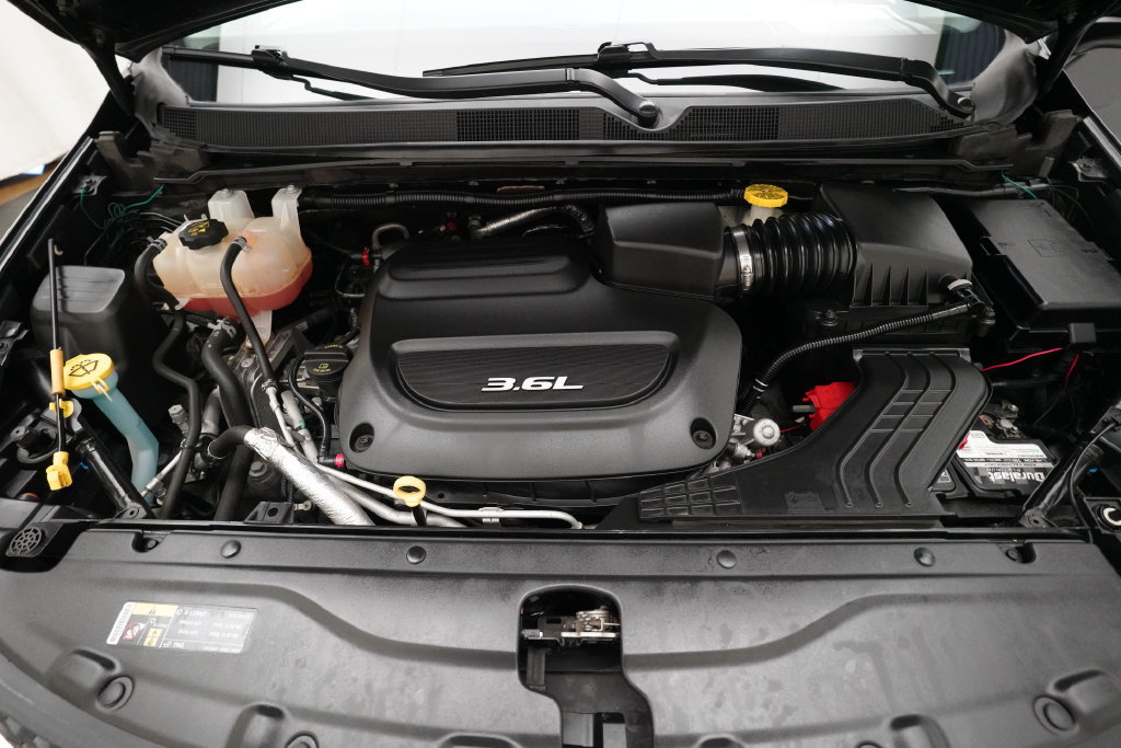 Used 2017 Chrysler Pacifica Touring-L Plus FWD image 3