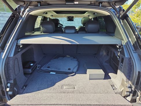 New 2025 Land Rover Range Rover SE image 13