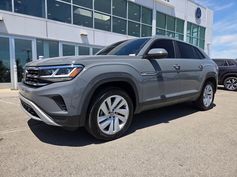 Certified 2023 Volkswagen Atlas Cross Sport SE AWD/4WD image 8