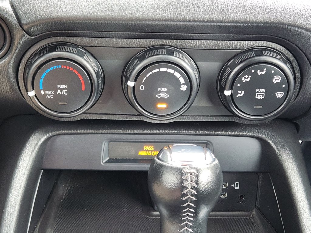 Used 2021 MAZDA MX-5 Miata Sport RWD image 10