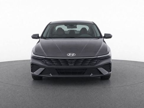 Used 2024 Hyundai Elantra SE FWD image 5