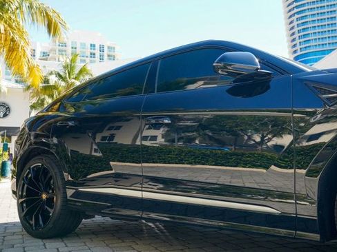 Used 2022 Lamborghini Urus image 37