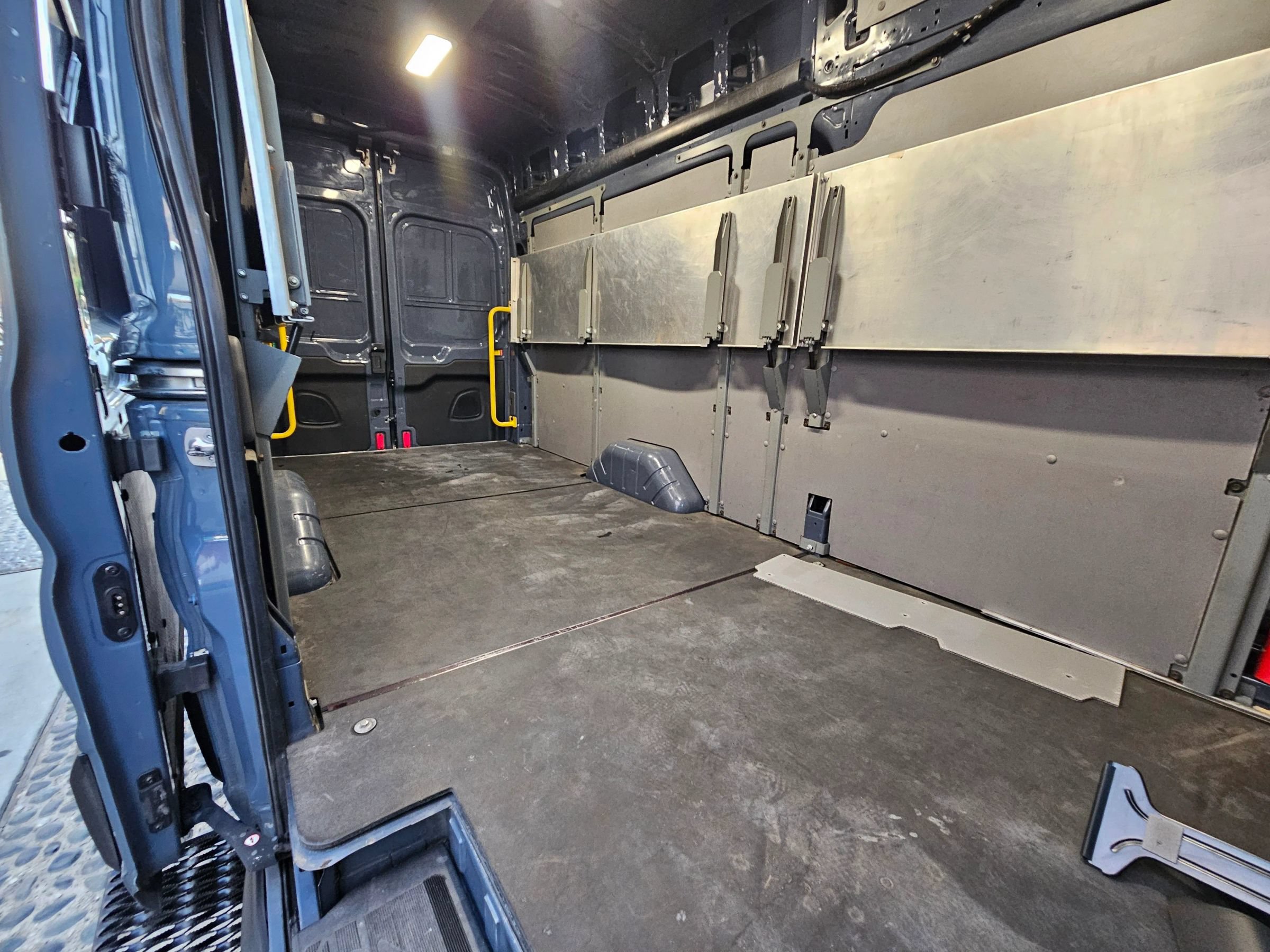 Used 2020 Ford Transit 250 148 High Roof Extended RWD image 19