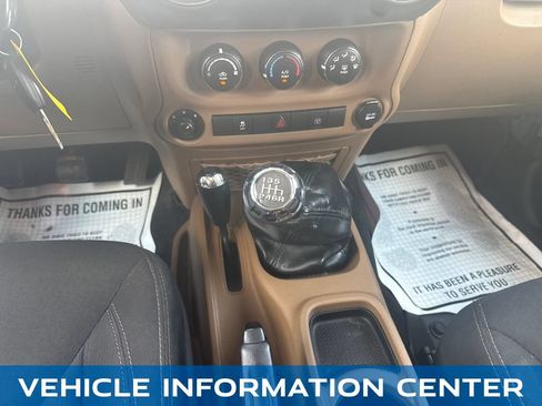 Used 2017 Jeep Wrangler Unlimited Rubicon w/ Connectivity Group AWD/4WD image 19