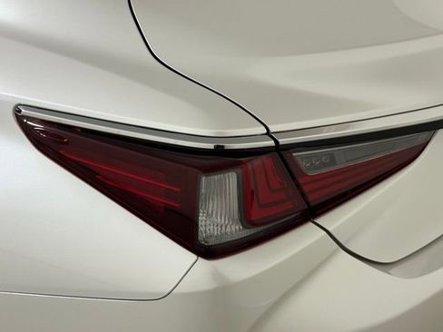 Used 2025 Lexus ES 350 w/ Premium Package FWD image 14
