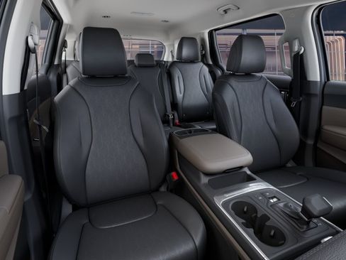 New 2027 Kia Carnival FWD image 15