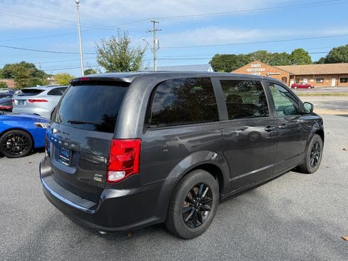 Used 2019 Dodge Grand Caravan GT image 3
