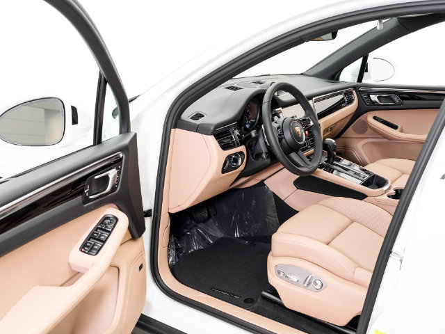 Certified 2026 Porsche Macan AWD/4WD image 7