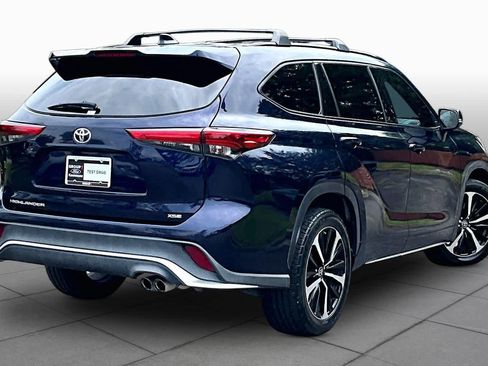 Used 2022 Toyota Highlander XSE FWD image 25