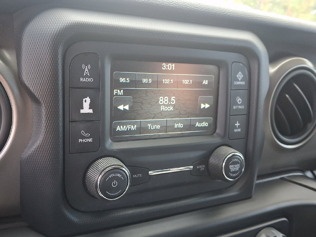 Used 2018 Jeep Wrangler Sport AWD/4WD image 17