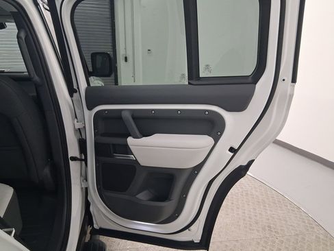 Used 2025 Land Rover Defender 110 S image 29