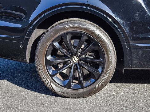 Used 2019 Bentley Bentayga image 11
