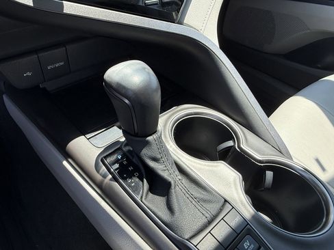 Used 2022 Toyota Camry SE image 12