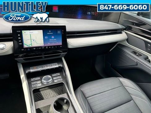 Used 2024 Lincoln Nautilus Reserve AWD/4WD image 16