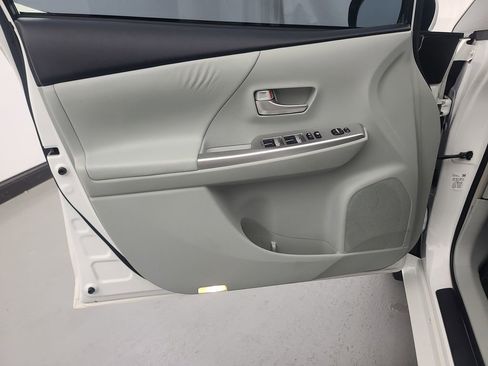 Used 2012 Toyota Prius V Five image 20