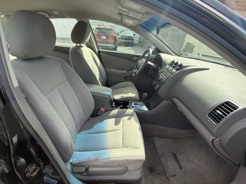 Used 2010 Nissan Altima 2.5 S FWD image 9