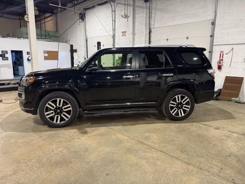 Used 2018 Toyota 4Runner Limited AWD/4WD image 3