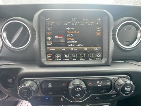 Used 2022 Jeep Wrangler Unlimited Sahara AWD/4WD image 18