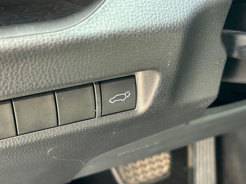 Used 2021 Toyota RAV4 XLE Premium image 26