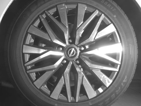 Used 2025 Nissan Altima 2.5 SV FWD image 12