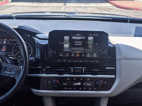 Used 2025 Nissan Pathfinder SL image 16