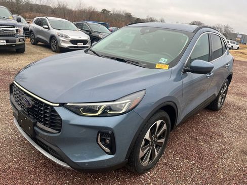 Used 2023 Ford Escape Platinum image 3