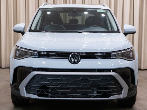 New 2026 Volkswagen Taos SE FWD image 3
