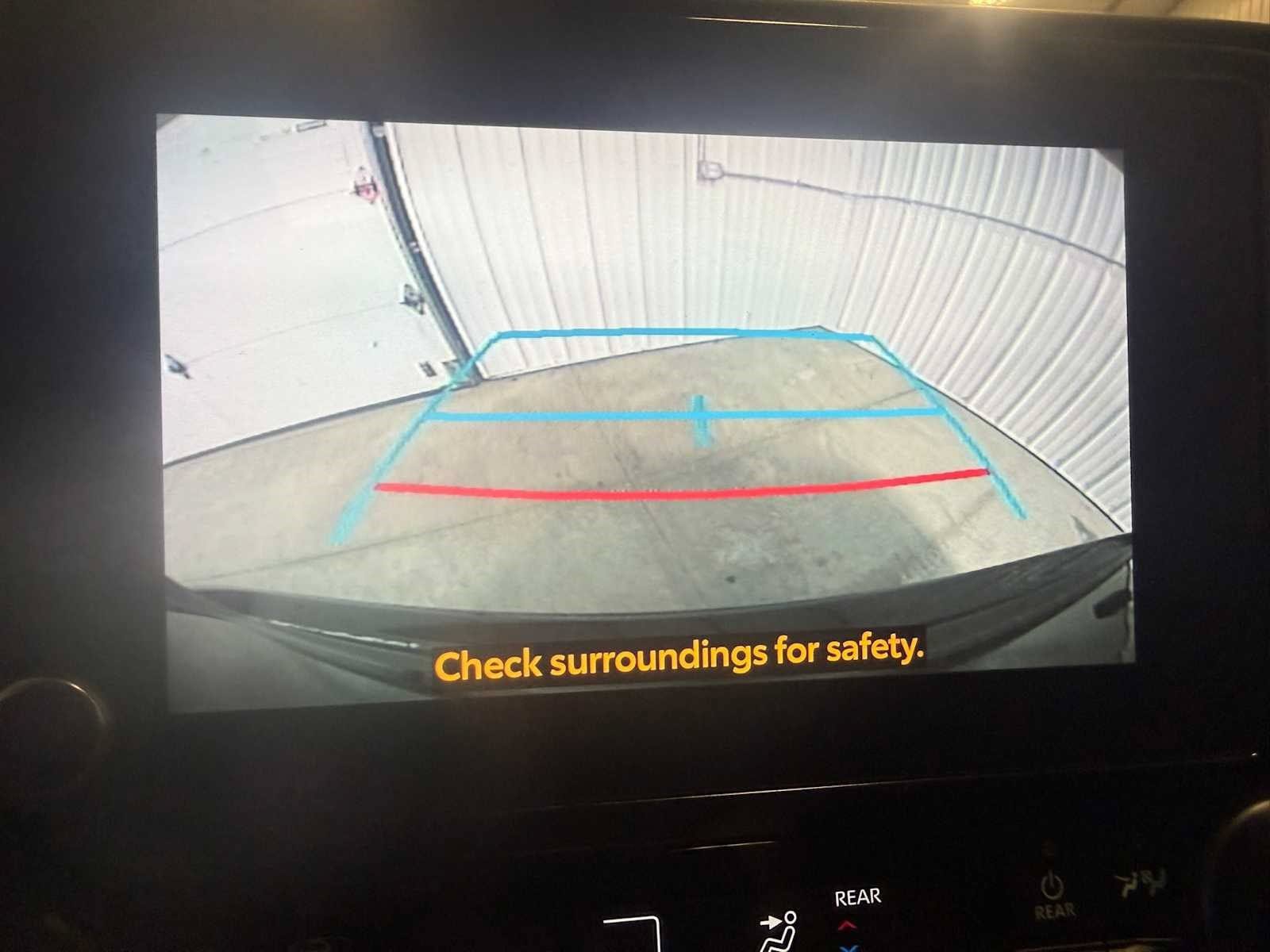 Used 2024 Toyota Highlander LE AWD/4WD image 30