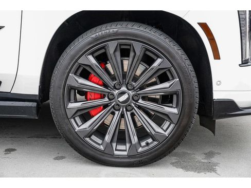 Used 2025 Cadillac Escalade ESV V AWD/4WD image 10