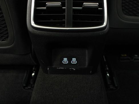 Used 2025 Genesis G70 2.5T RWD image 30