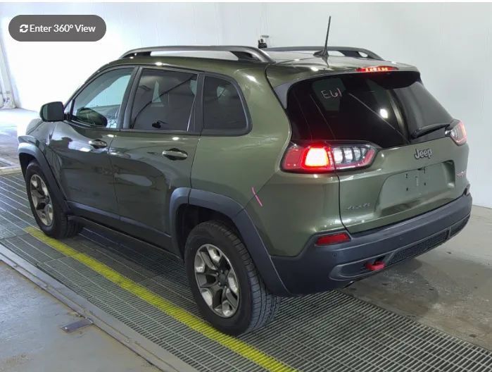 Used 2019 Jeep Cherokee Trailhawk AWD/4WD image 3