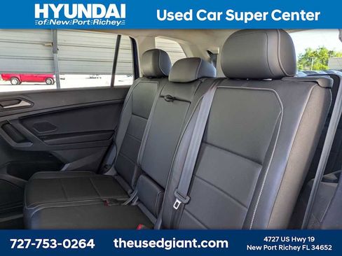 Used 2021 Volkswagen Tiguan SE w/ Panoramic Sunroof Package image 16