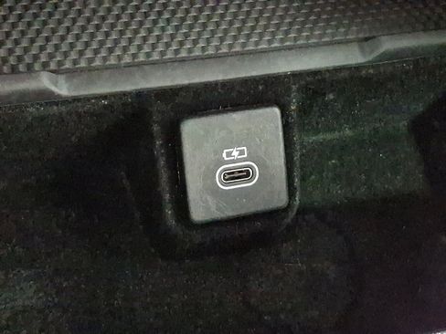 Certified 2024 Land Rover Range Rover SE image 25